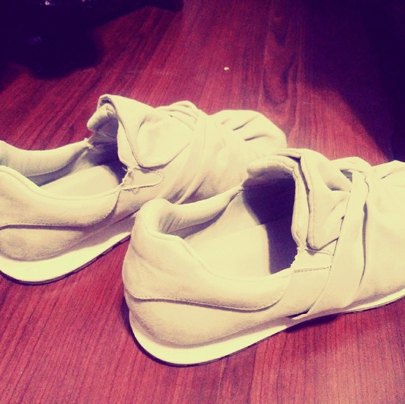 Shose - Picture 3 of 4